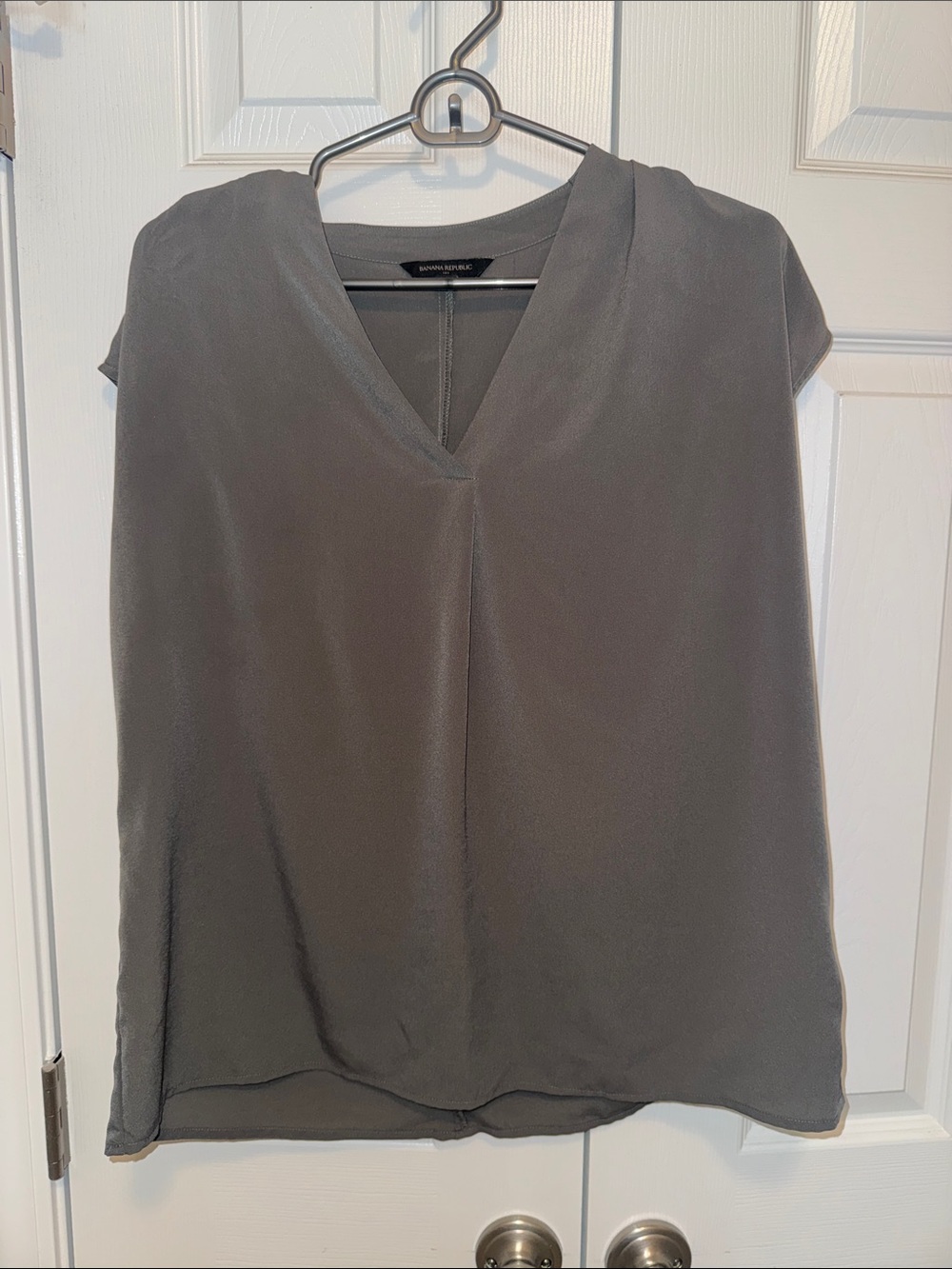 Banana Republic Grey V-Neck Sleeveless Blouse